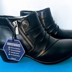 NEW in box women's ankle boots black size 8.5